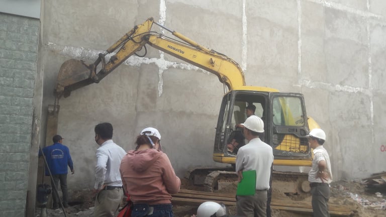 cho thue may xuc gia re